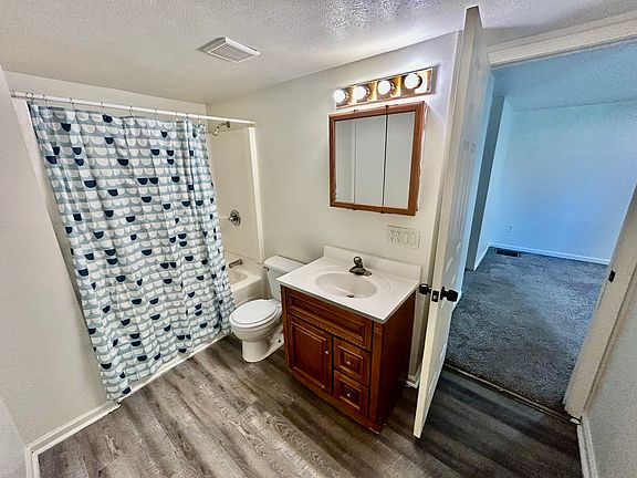 4th image of 552 W 5th St #3