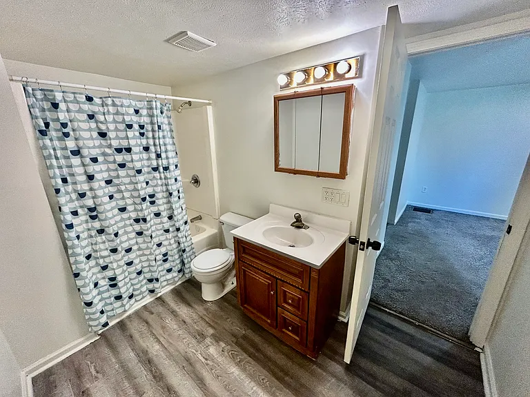 552 W 5th St #3 — Photo 4