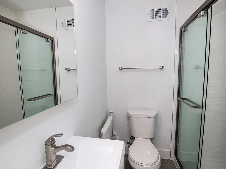 1035 N Pearl St — Photo 26