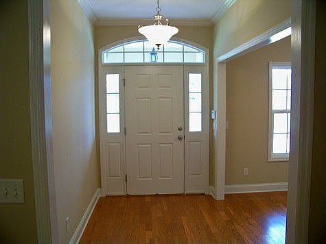 2nd image of 293 Wellington Pl