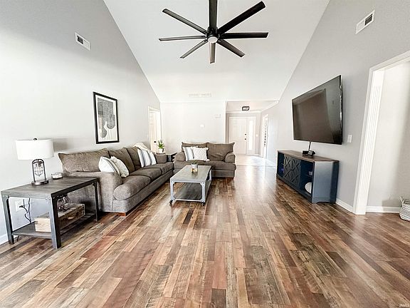 2nd image of 4241 Clover Dr