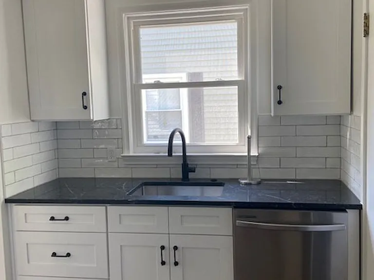 222 S Minerva Ave — Photo 2
