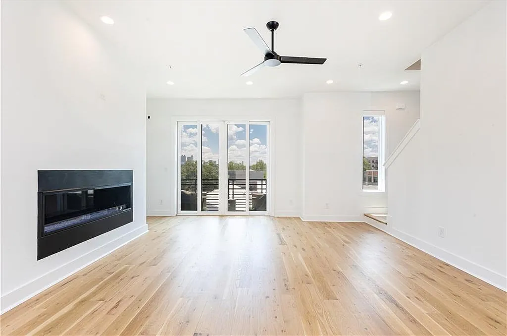 3 bed, 3.5 bath, 2486 sqft, $6,000 — Photo 4