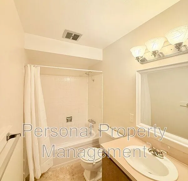 1335 Z St #D — Photo 9