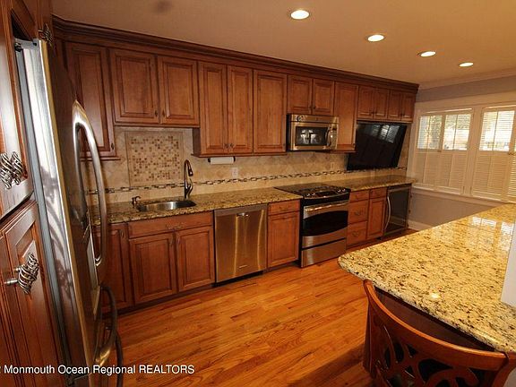4th image of 320 Maryland Ave APT 12A