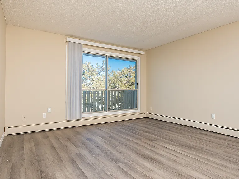 1602 Sherwood Dr — Photo 8