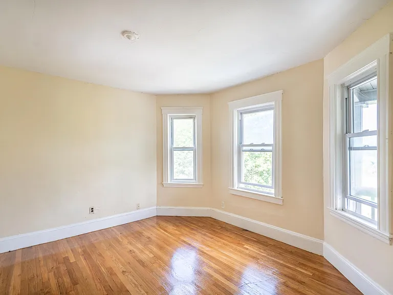 39 Perry St #3 — Photo 4