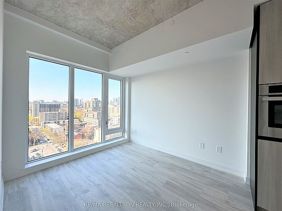 5th image of 2 Augusta Ave #Penthouse 08