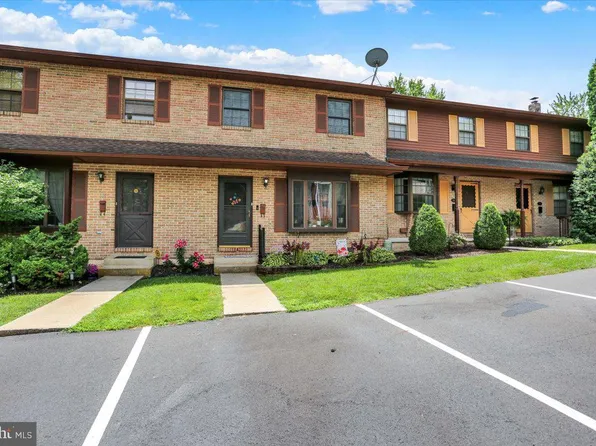 118 Village Dr, Boyertown, PA 19512