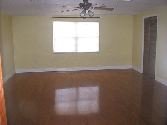Huge Family Room/Wood Floors