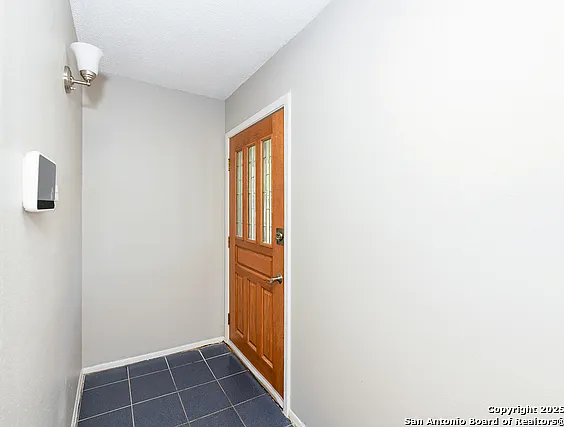2 bed, 1.0 bath, 1040 sqft, $1,350 — Photo 4