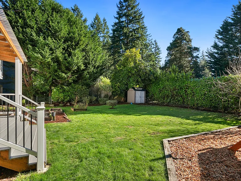 7037 NE 137th St — Photo 31