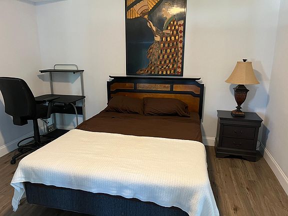 4th image of 543 Brook Cir