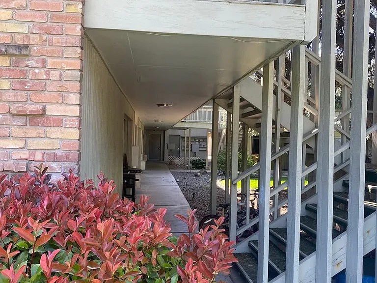 401 S Holly St — Photo 33