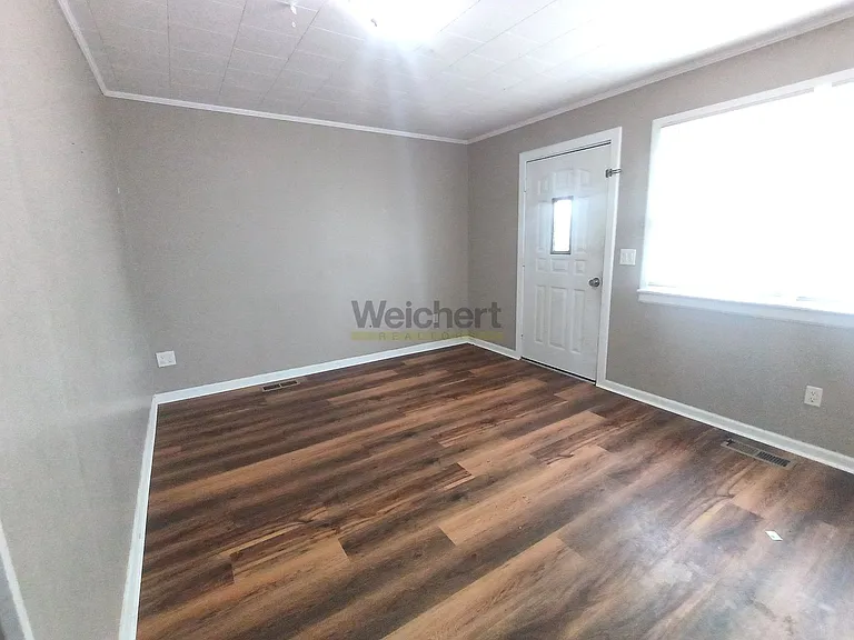 809 Thomas St — Photo 2
