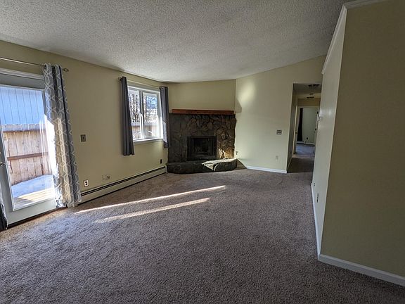 Living Room W/Fireplace