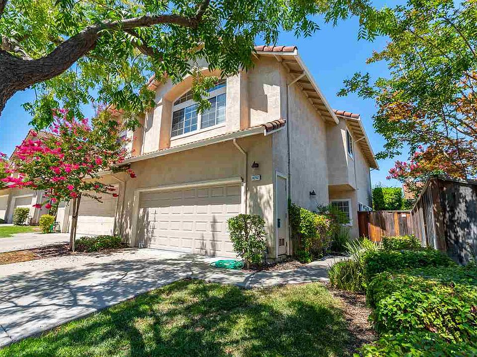 2nd image of 4252 Garibaldi Pl