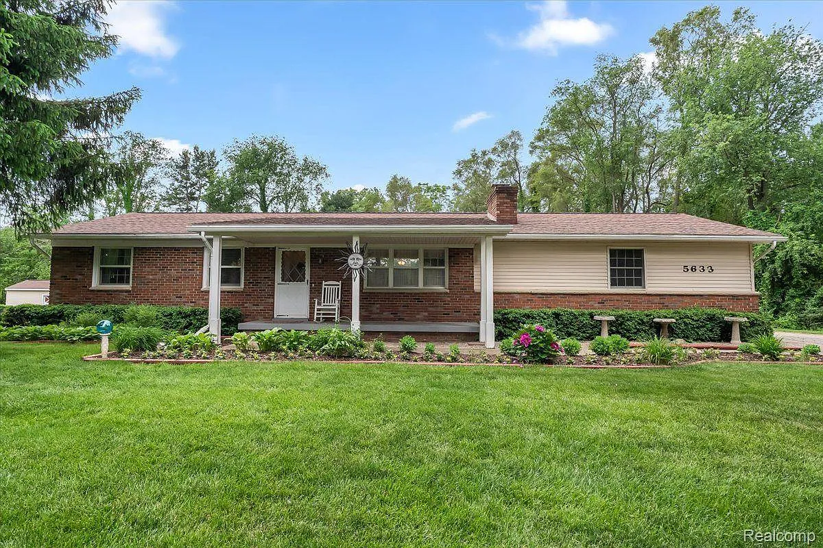 5633 Crandall Rd photo 1