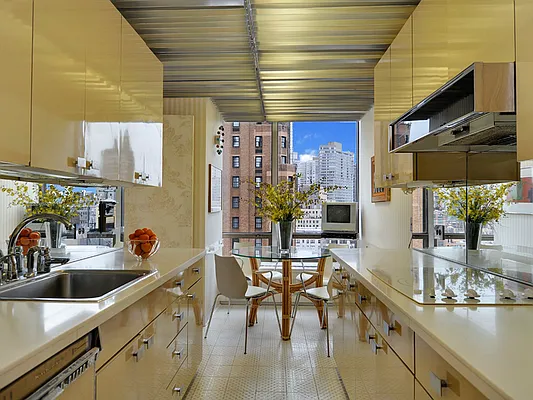 Sold by Sotheby's International Realty | media 3
