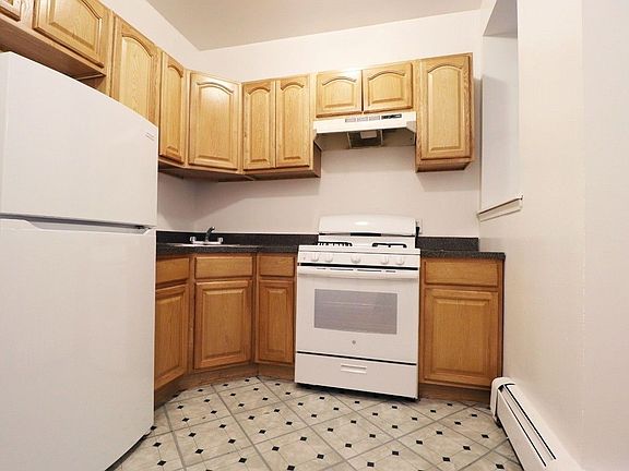 3rd image of 140 W 112th St #3D