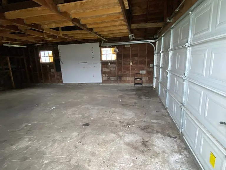 15721 Main St E — Photo 38