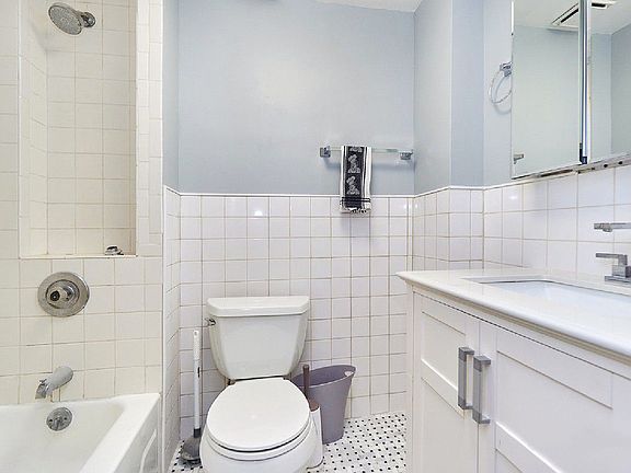 3rd image of 287 Amsterdam Ave #1206