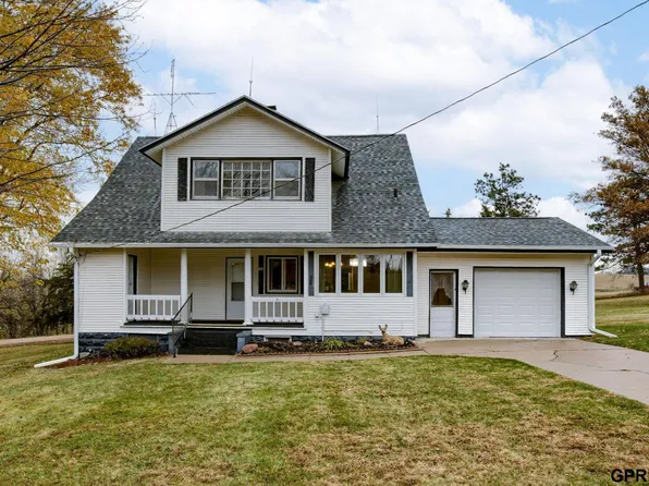 104 E Sousek Ave, Prague, NE 68050