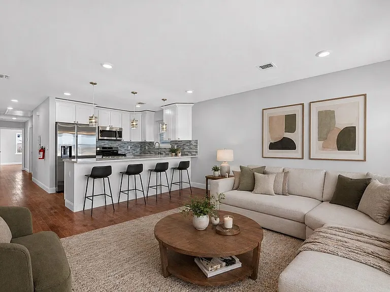40 E 5th St #2 — Photo 1