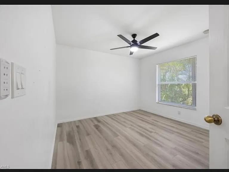 4013 NE 10th Pl — Photo 6