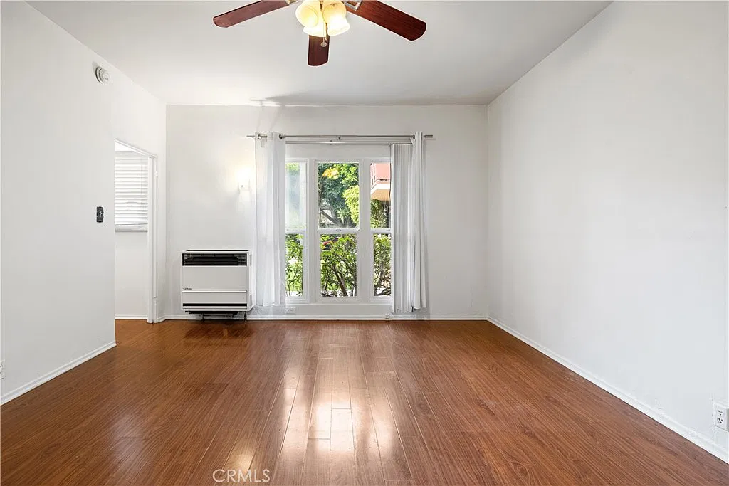 Studio, 400 sqft, $1,925 — Photo 2