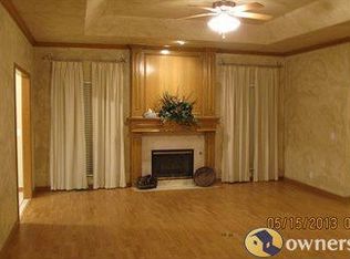 240 Cobblestone Cir, Edmond, OK 73034