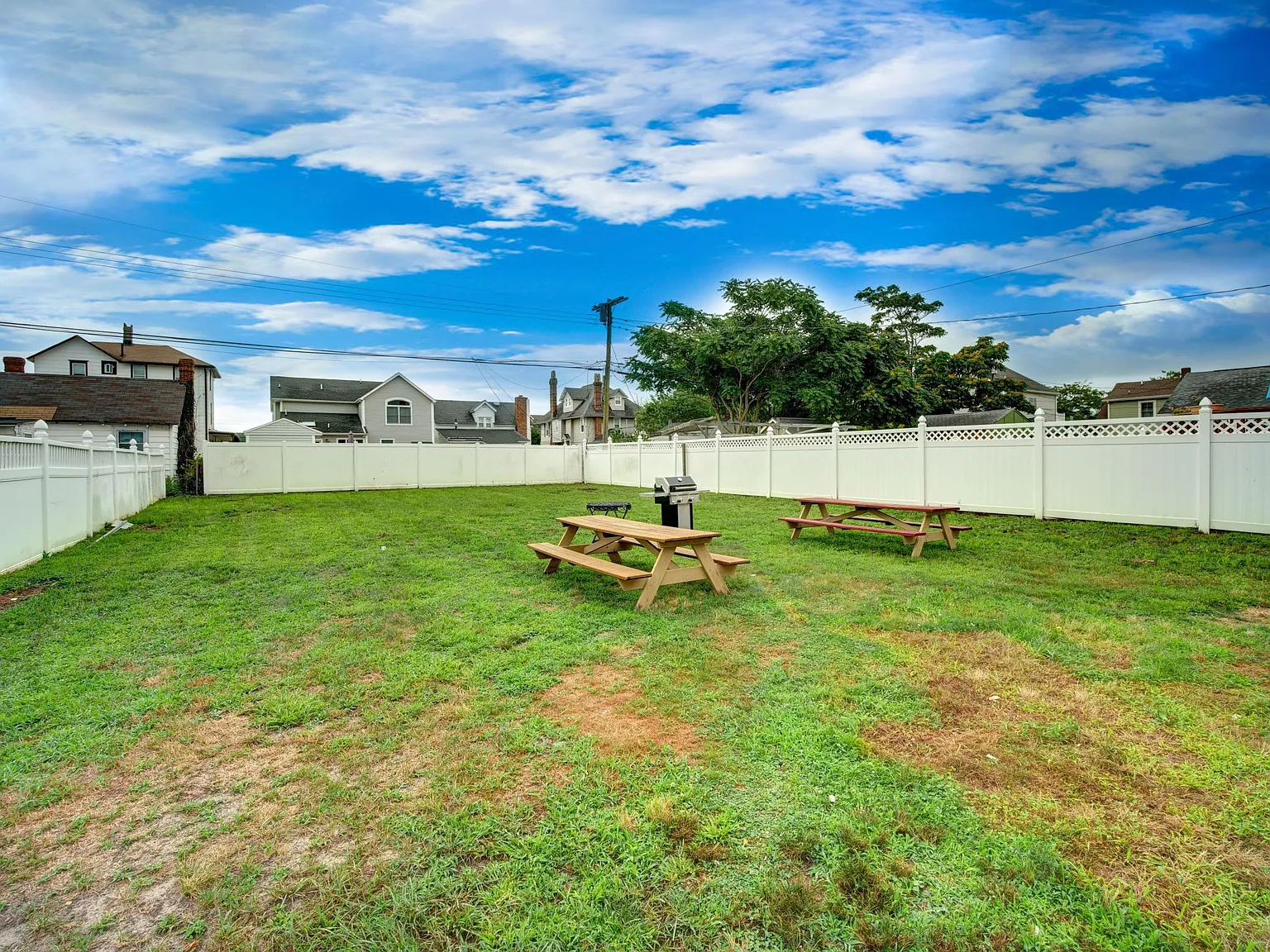 3 bed, 2.5 bath, 1320 sqft, $2,500 — Photo 4