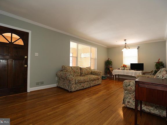 4th image of 4501 Everett St