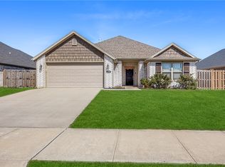 450 Holly St, Centerton, AR 72719