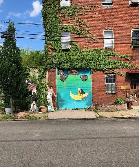 Lively neighborhood home to artists, students, hospital staff