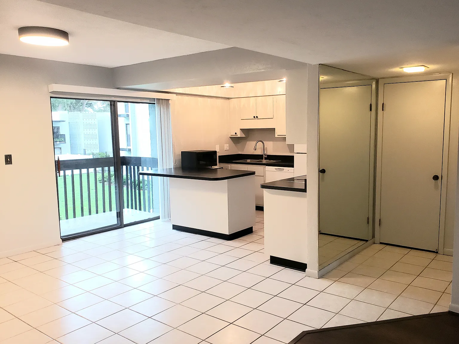 3 bed, 1242 sqft, $1,795 — Photo 1