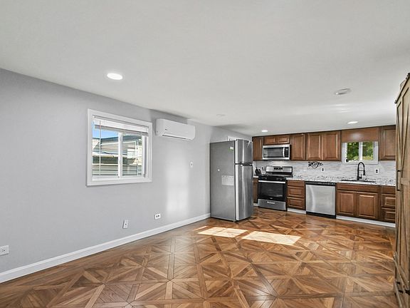 3rd image of 165 Turnpike Rd #42