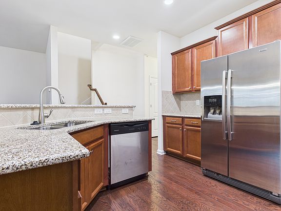 5th image of 6005 Sweetbay Ln