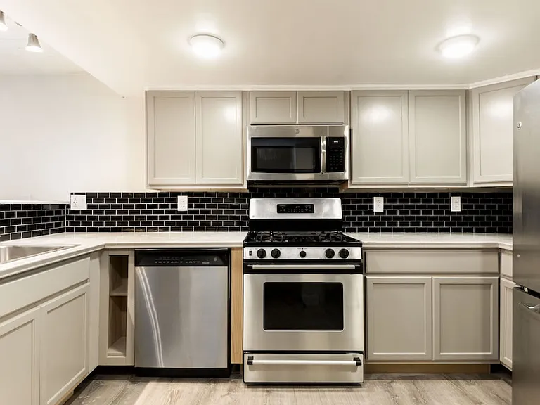 Juniper East — Photo 1