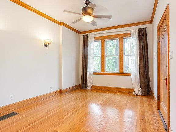 2nd image of 2421 N Artesian Ave