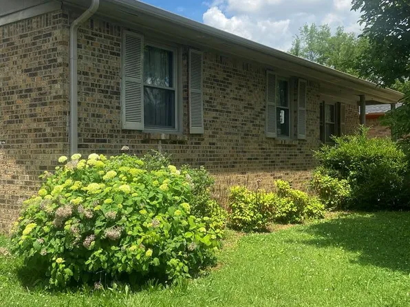 409 Lucky Debonair Dr, Hopkinsville, KY 42240