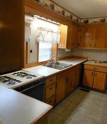 5th image of 1014 Virginia St