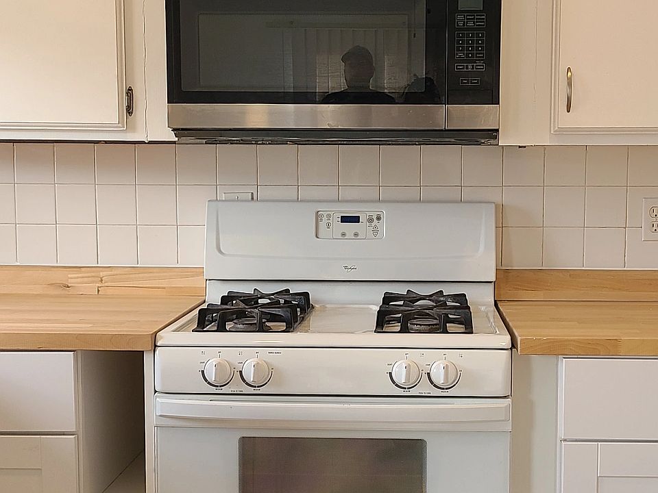 Stove and Microwave included