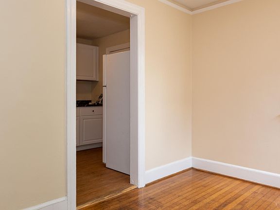 2nd image of 605 Saluda Ave #A
