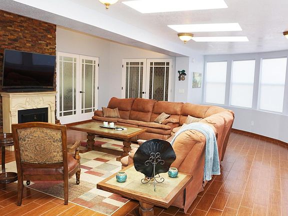4th image of 3723 Snead Dr