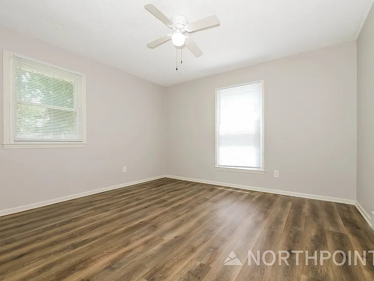 304 Johnston Dr — Photo 10