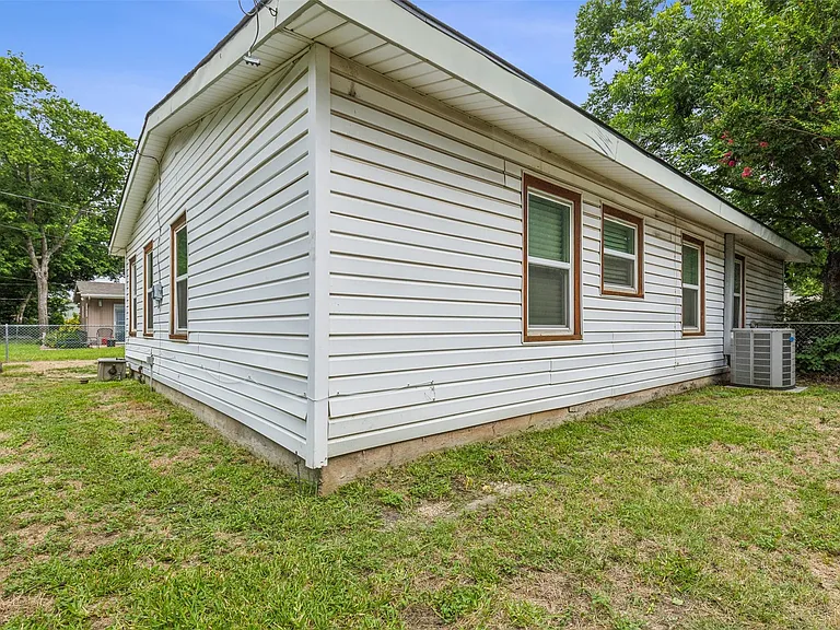 5805 Tracyne Dr — Photo 23