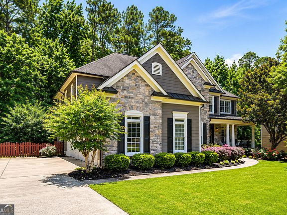 3rd image of 1766 Rosehedge Way NW