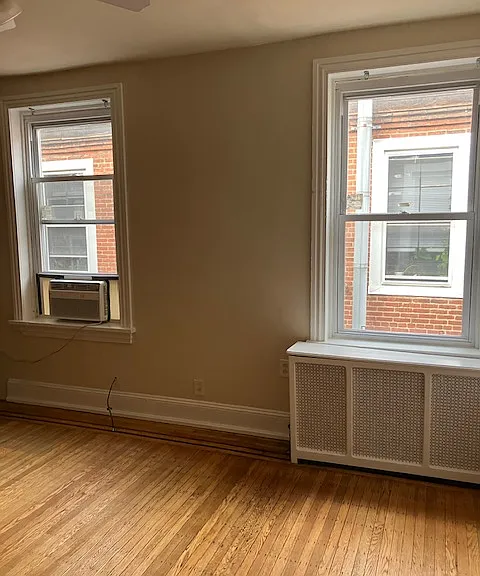 2035 Walnut St #3R — Photo 4