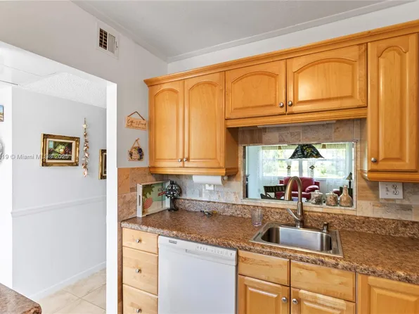 4701 NW 34th St APT 511, Fort Lauderdale, FL 33319